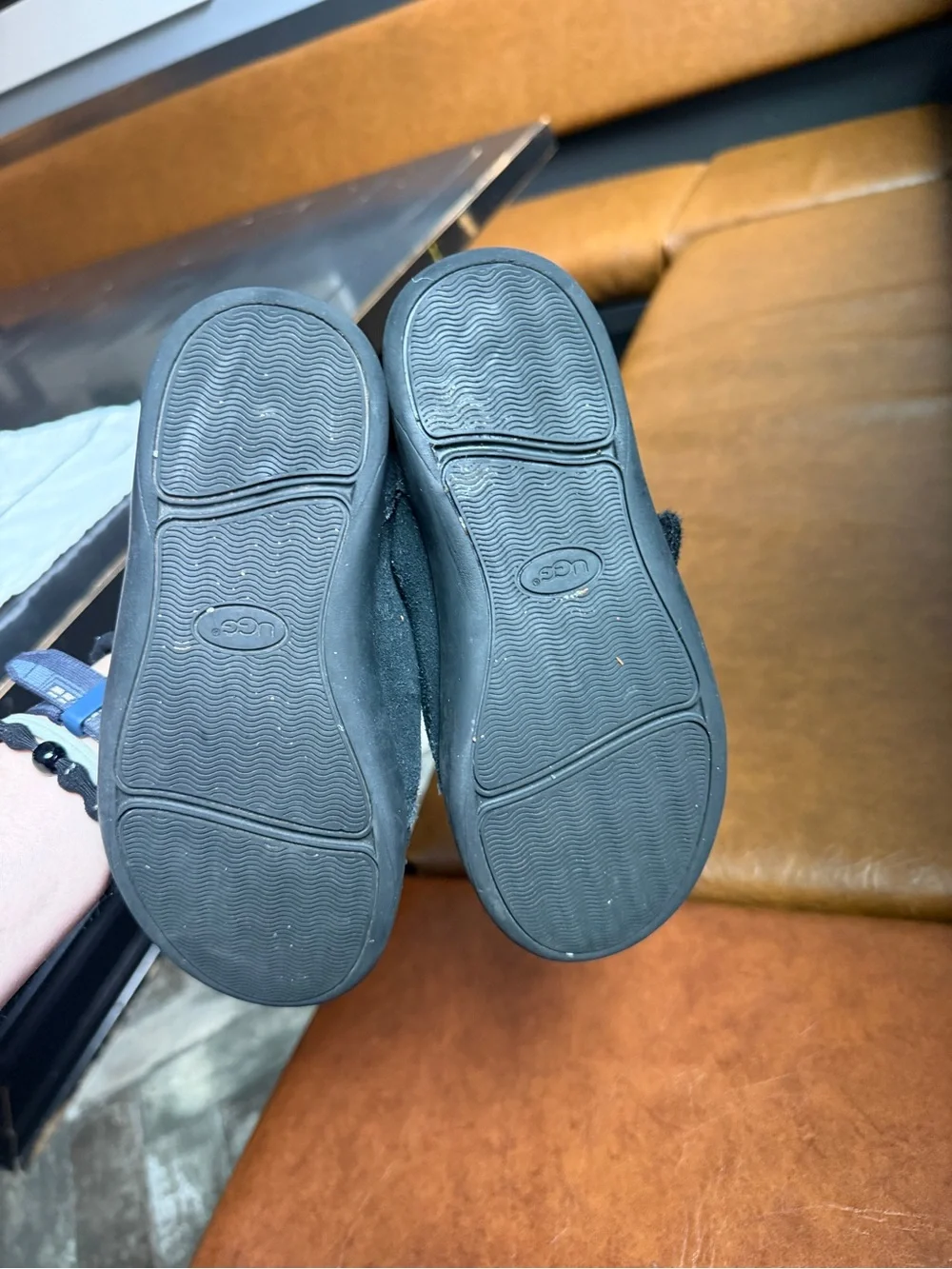 Uggs Kegan Kids Black Suede Velcro Sneakers